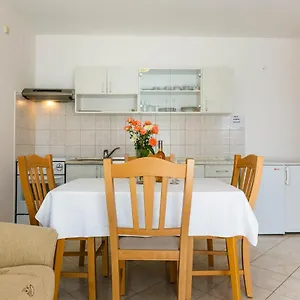Appartamento Apartmani Luka, Kornić